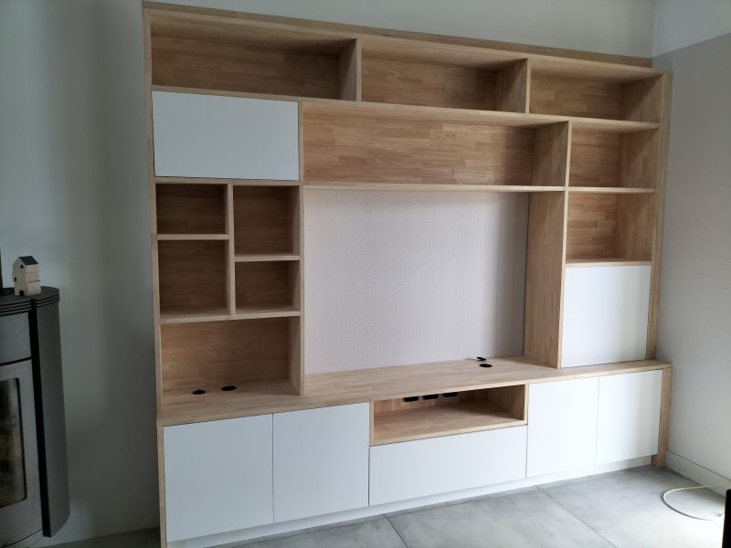 Bibliothèque avec niche TV sur mesure à Bouchemaine